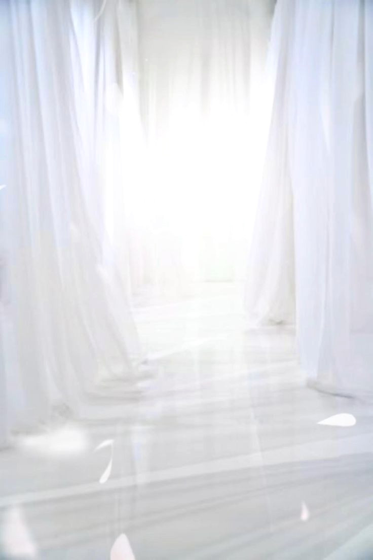 Find Eternal Scents of Heaven in These Romantic Wallpapers