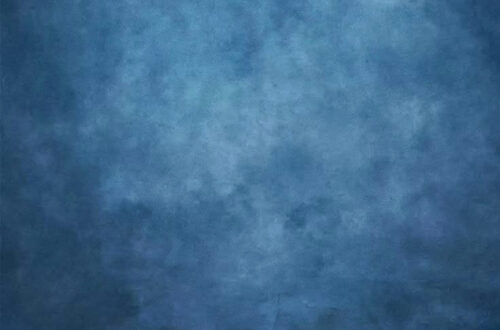Dreamy Blue Backdrop for Stunning Portrait Photos