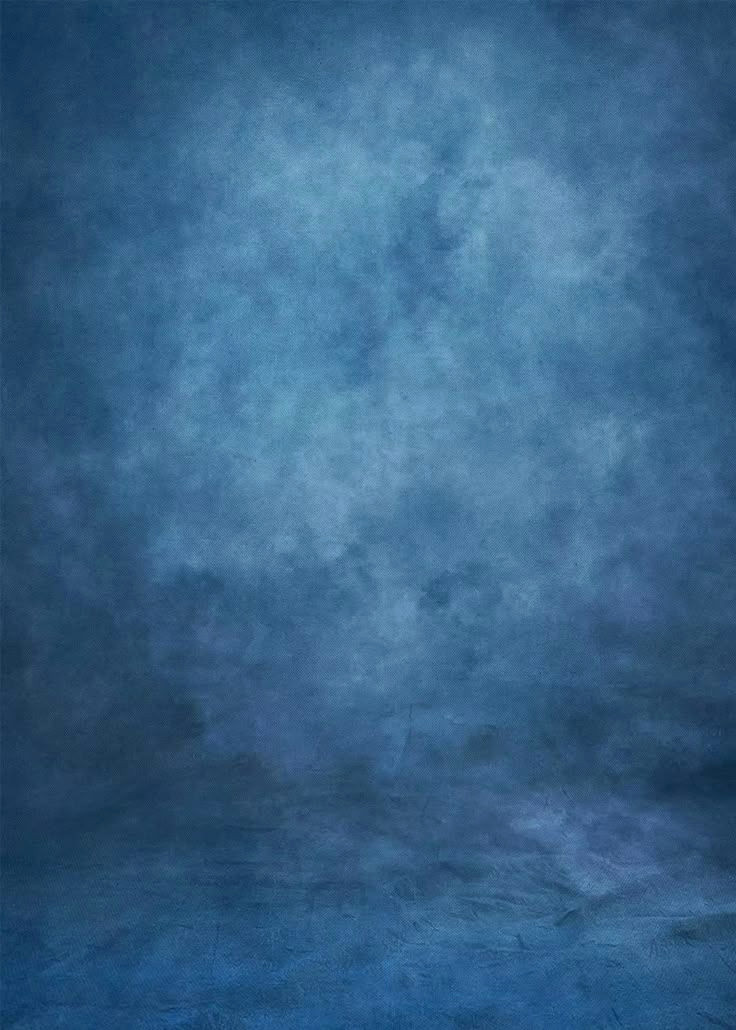 Dreamy Blue Backdrop for Stunning Portrait Photos