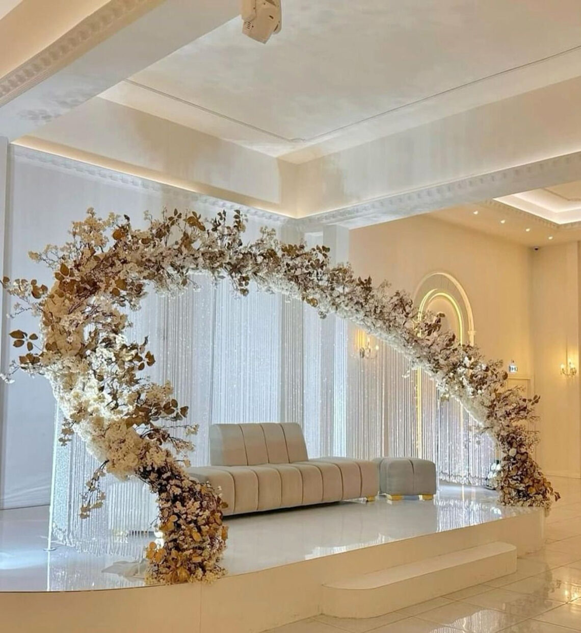 Dramatic Silver Wedding Arch Ideas for Unforgettable Parties