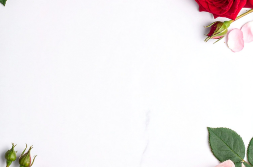 Romantic Floral Wreath: Pink and Red Rose Beauty